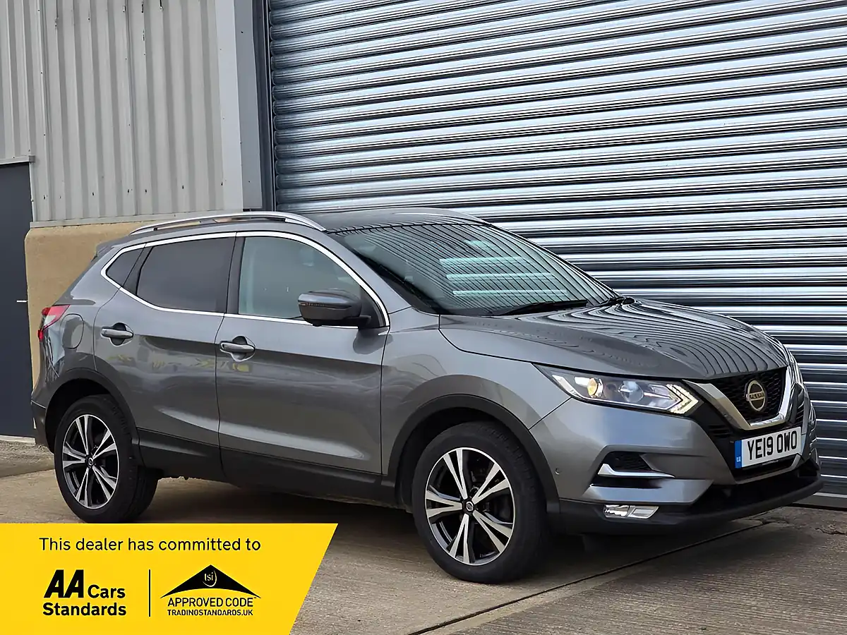 Used 2019 Nissan Qashqai N-Connecta Grey - Front View