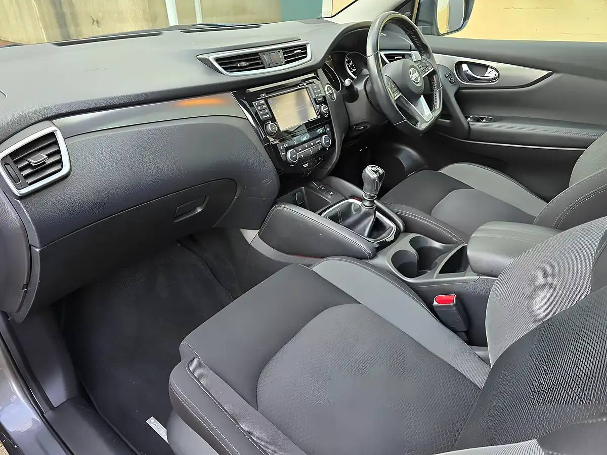 Used 2019 Nissan Qashqai N-Connecta Grey - Interior and Exterior details 10