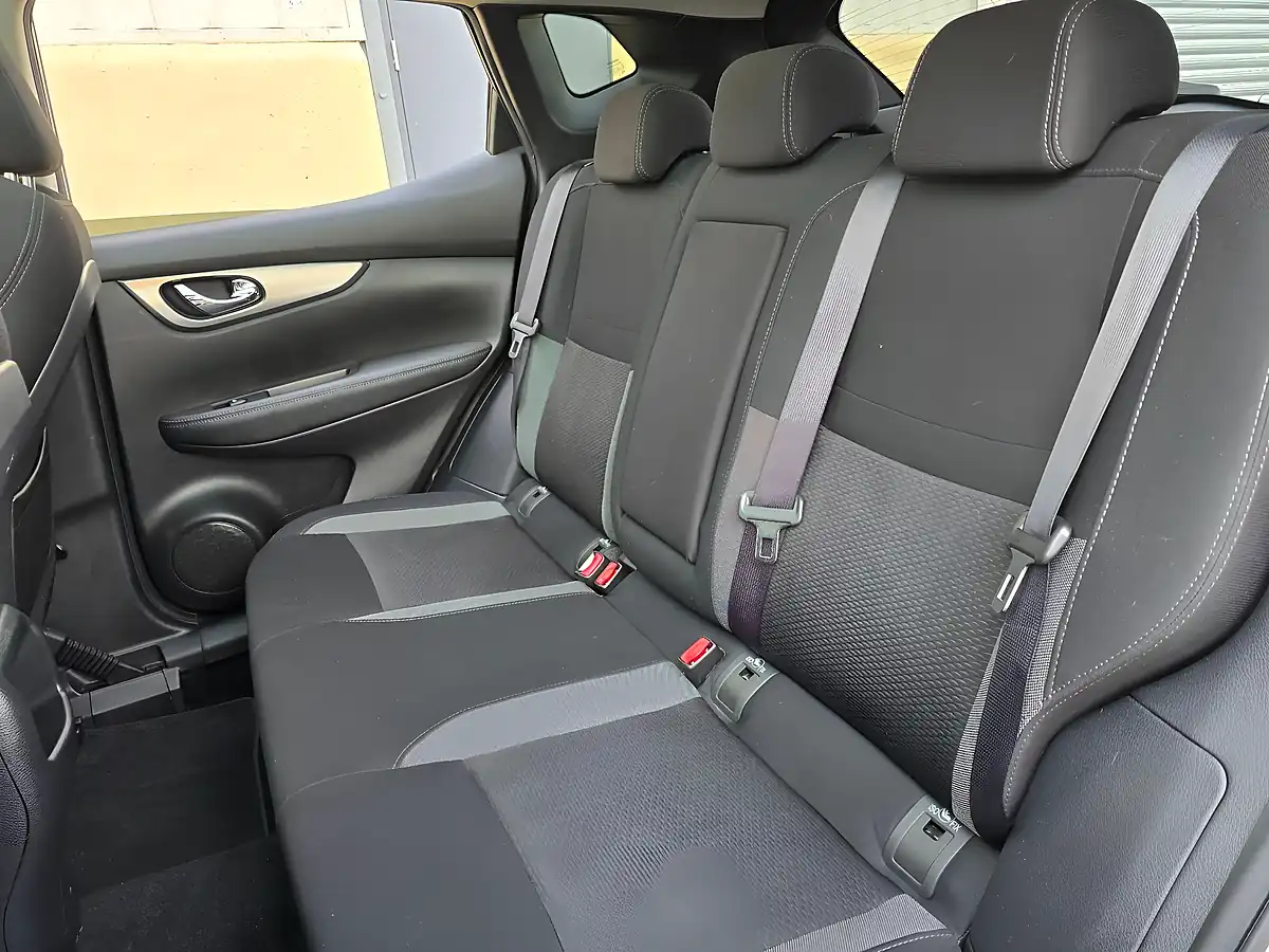Used 2019 Nissan Qashqai N-Connecta Grey - Interior and Exterior details 12