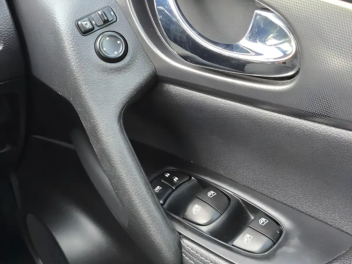 Used 2019 Nissan Qashqai N-Connecta Grey - Interior and Exterior details 13