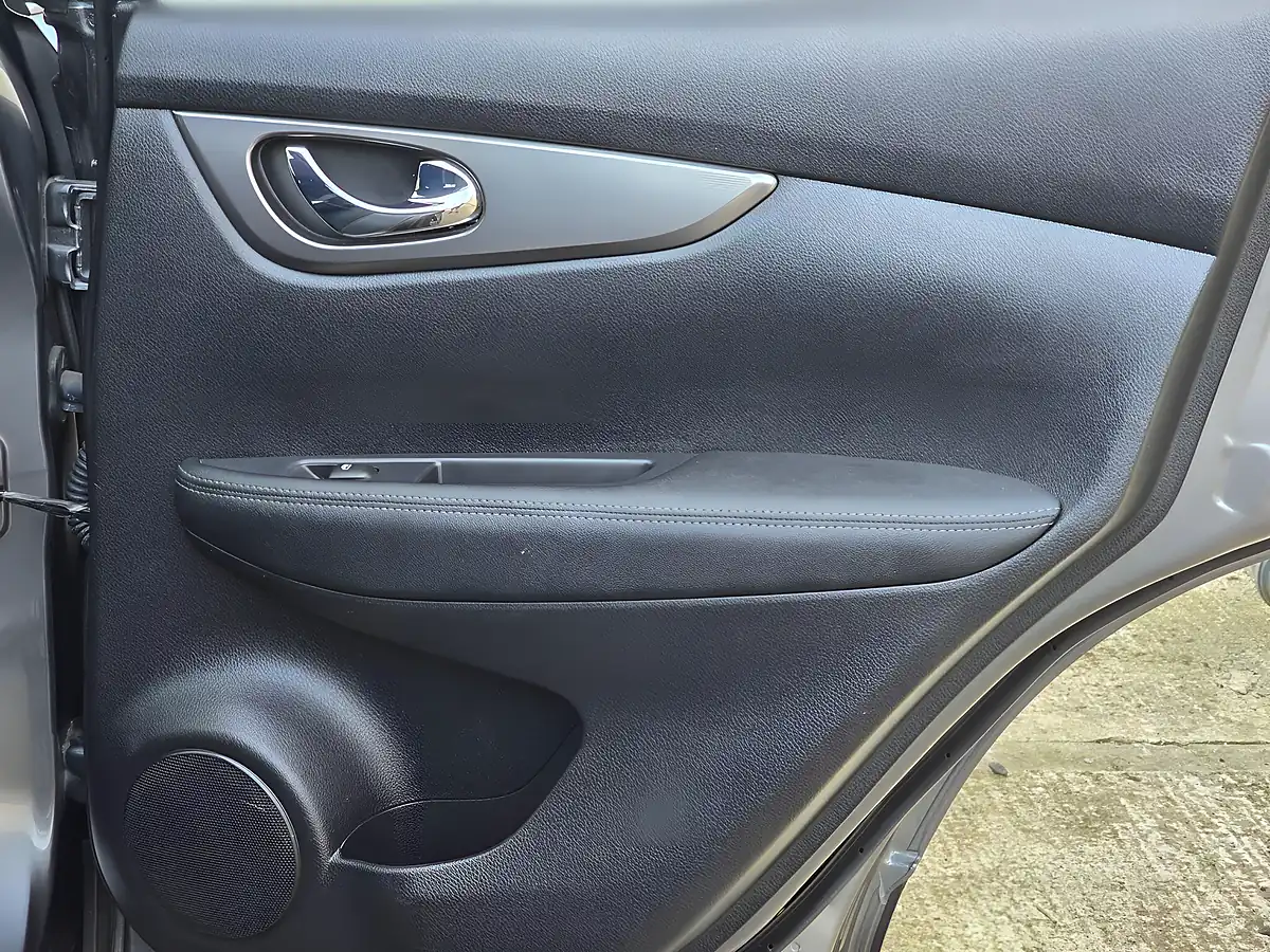 Used 2019 Nissan Qashqai N-Connecta Grey - Interior and Exterior details 14