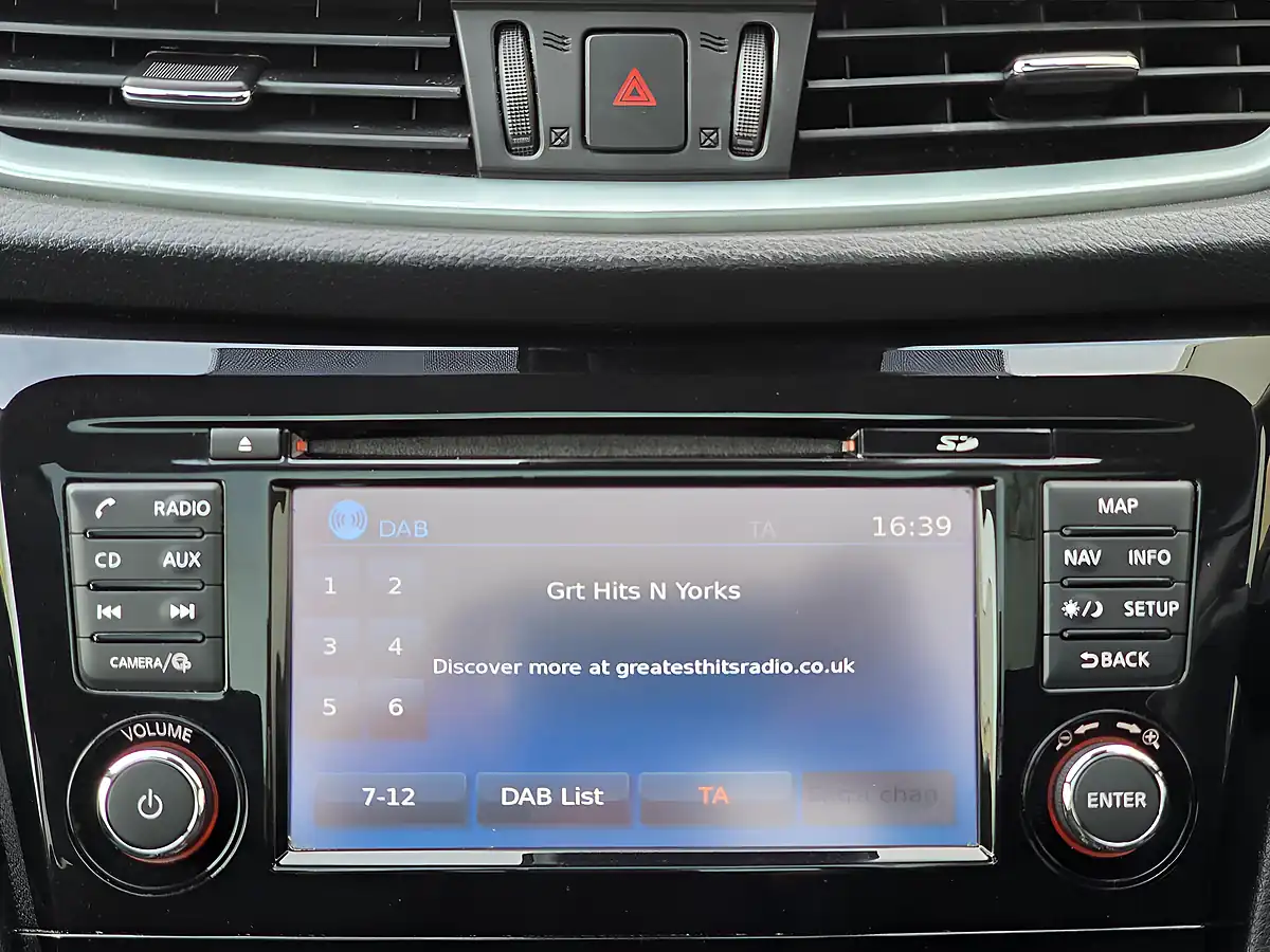 Used 2019 Nissan Qashqai N-Connecta Grey - Interior and Exterior details 17