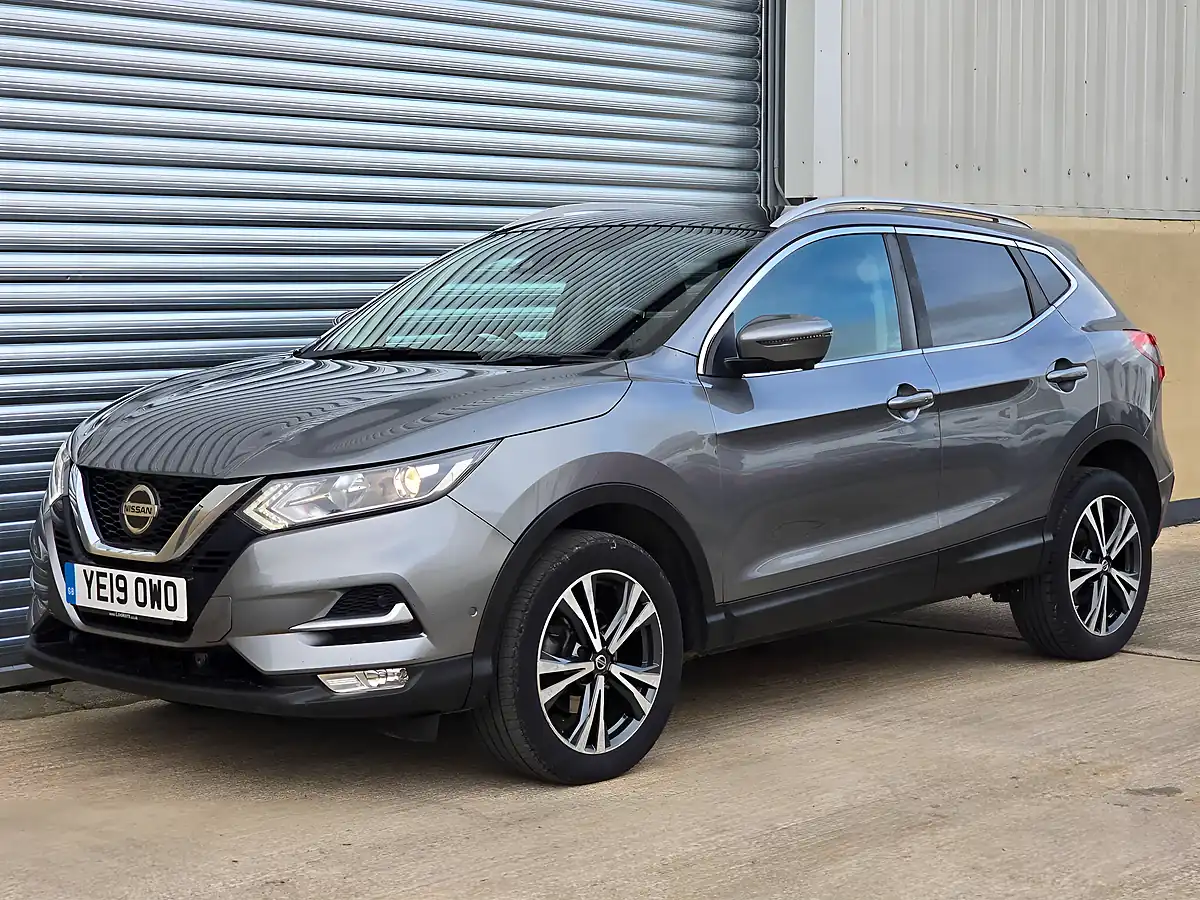 Used 2019 Nissan Qashqai N-Connecta Grey - Interior and Exterior details 3
