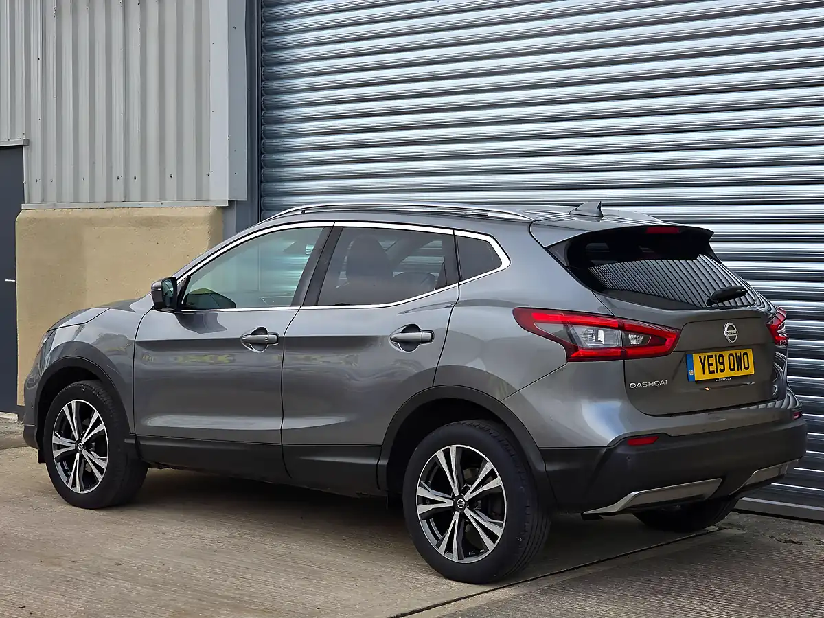 Used 2019 Nissan Qashqai N-Connecta Grey - Interior and Exterior details 4