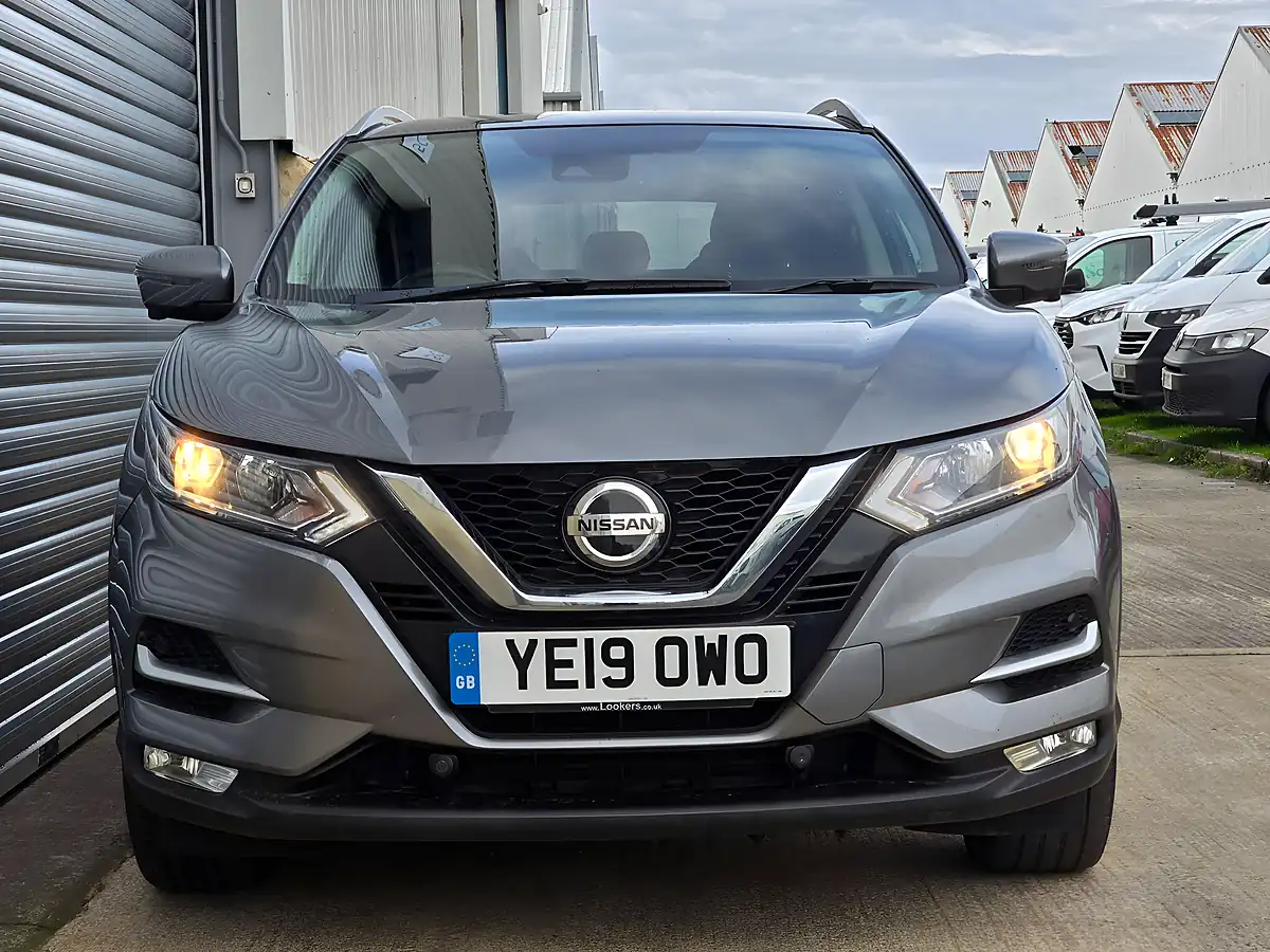 Used 2019 Nissan Qashqai N-Connecta Grey - Interior and Exterior details 5