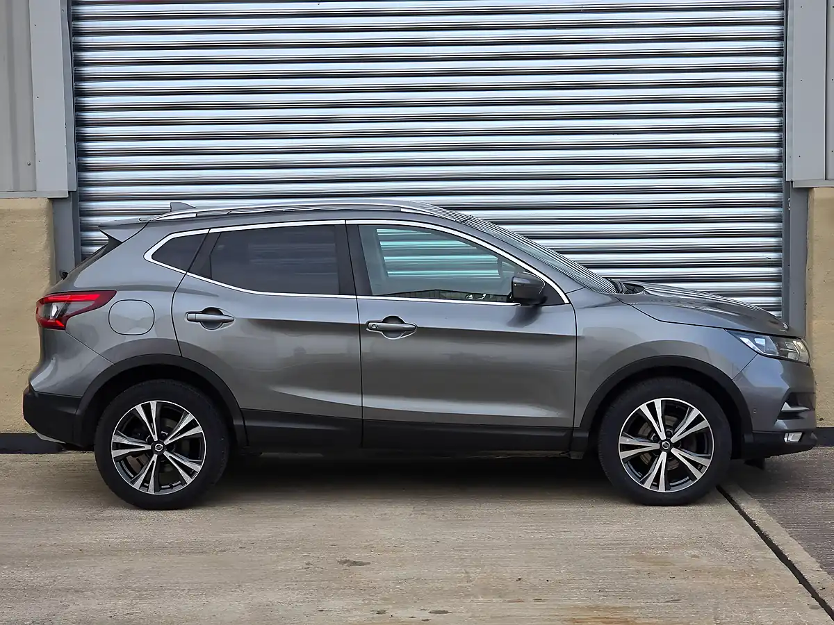 Used 2019 Nissan Qashqai N-Connecta Grey - Interior and Exterior details 9
