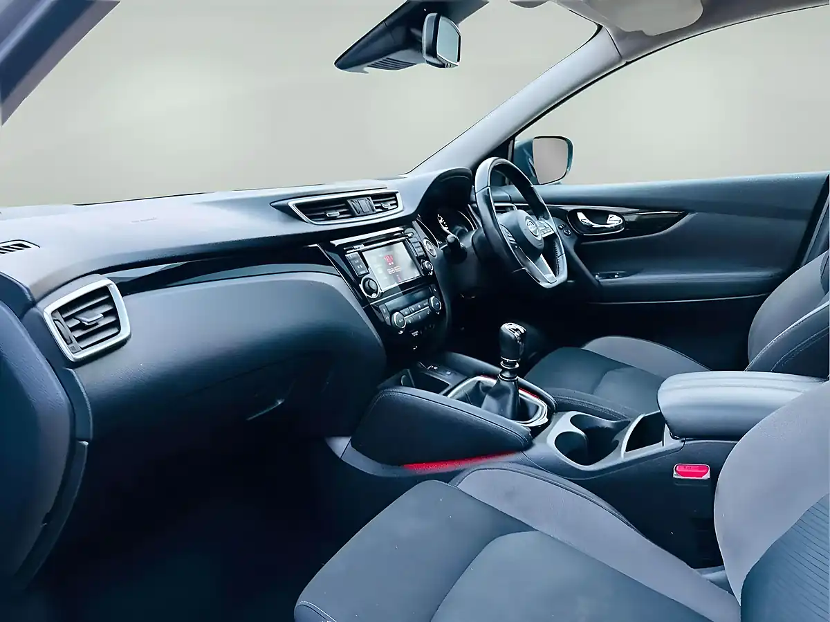 Used 2019 Nissan Qashqai N-Connecta Grey - Interior and Exterior details 11