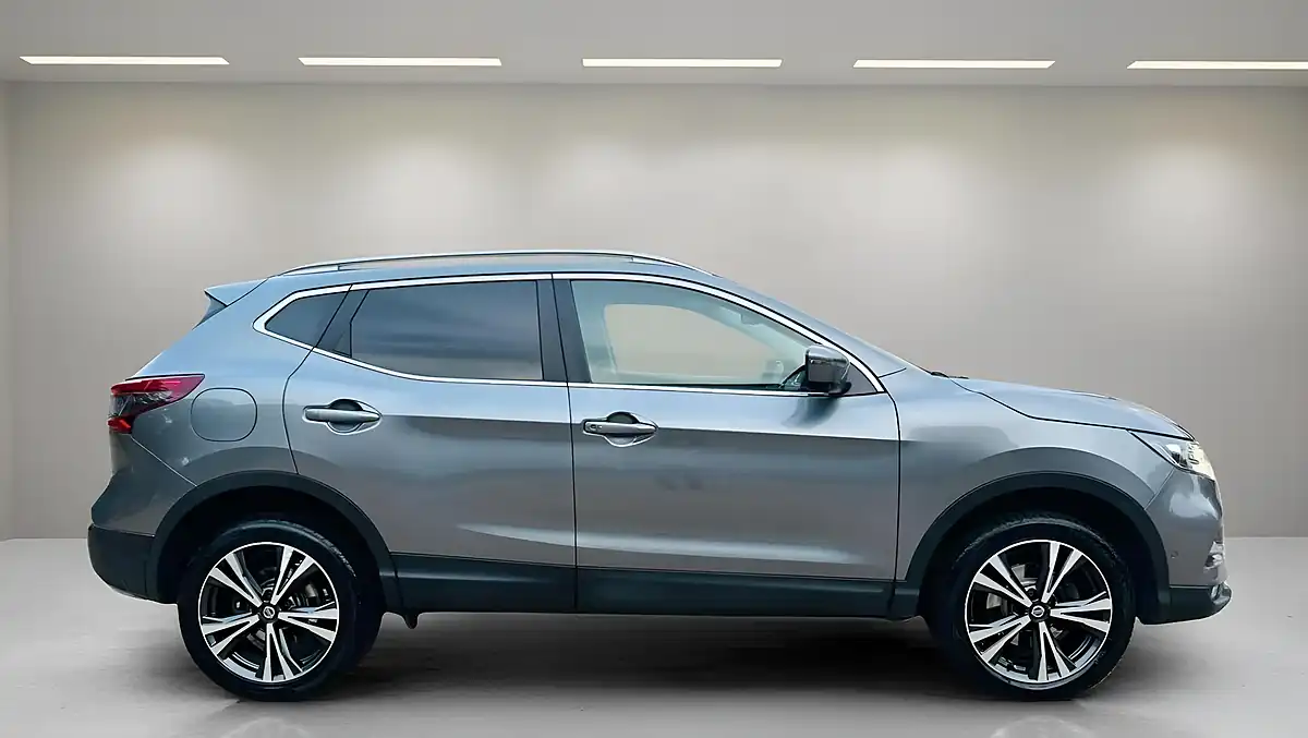 Used 2019 Nissan Qashqai N-Connecta Grey - Interior and Exterior details 4