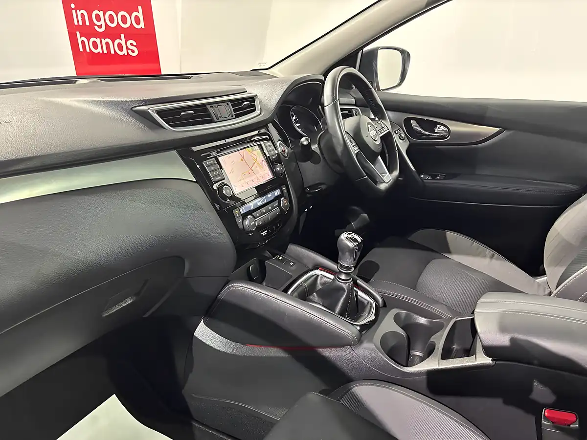 Used 2019 Nissan Qashqai N-Connecta Magnetic Red - Interior and Exterior details 11