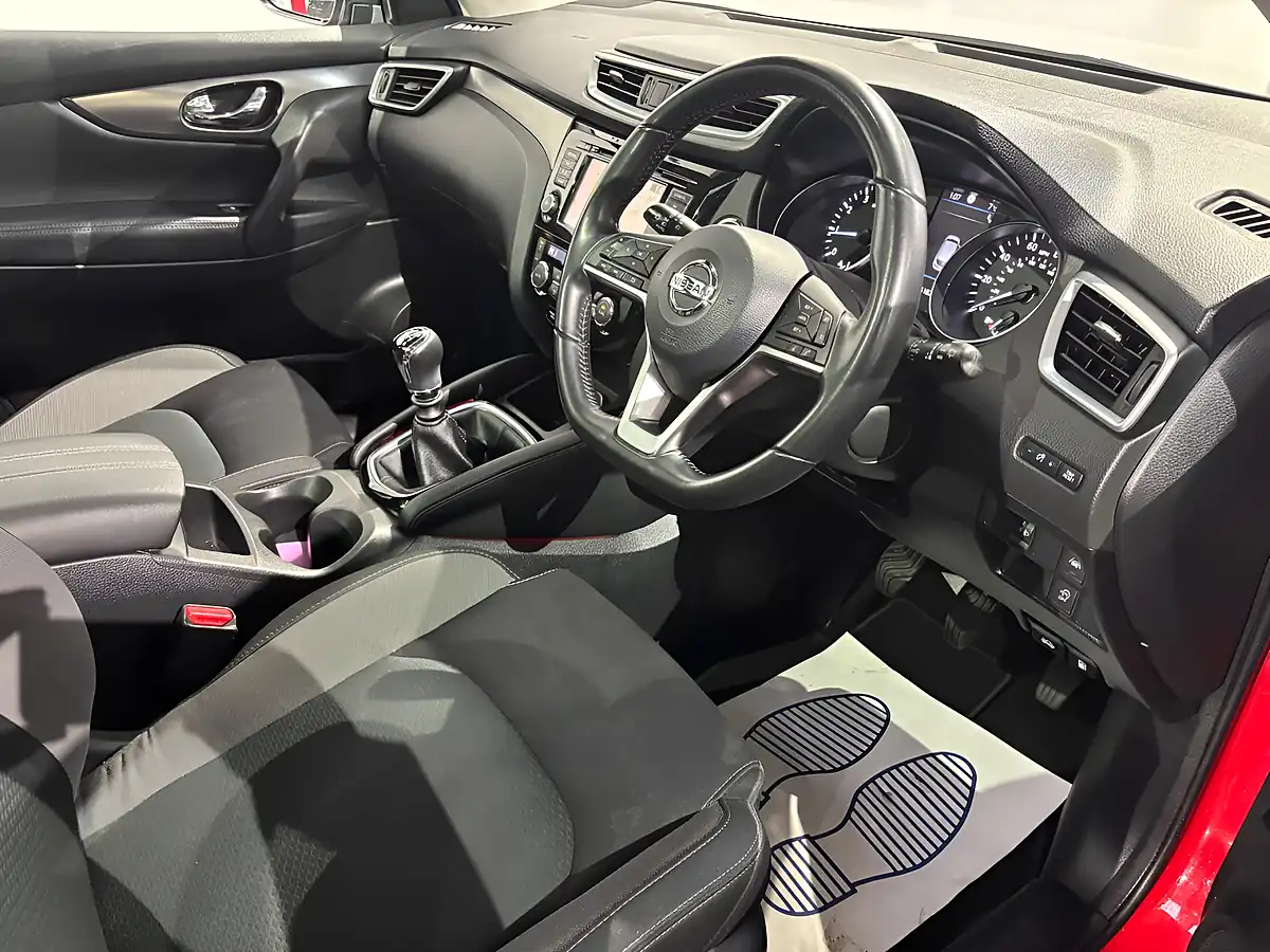 Used 2019 Nissan Qashqai N-Connecta Magnetic Red - Interior and Exterior details 13