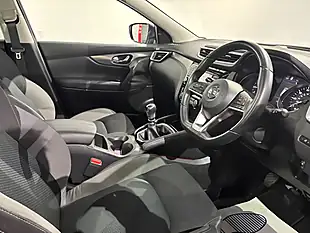 Used 2019 Nissan Qashqai N-Connecta Magnetic Red - Interior and Exterior details 14