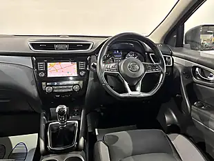 Used 2019 Nissan Qashqai N-Connecta Magnetic Red - Interior and Exterior details 15