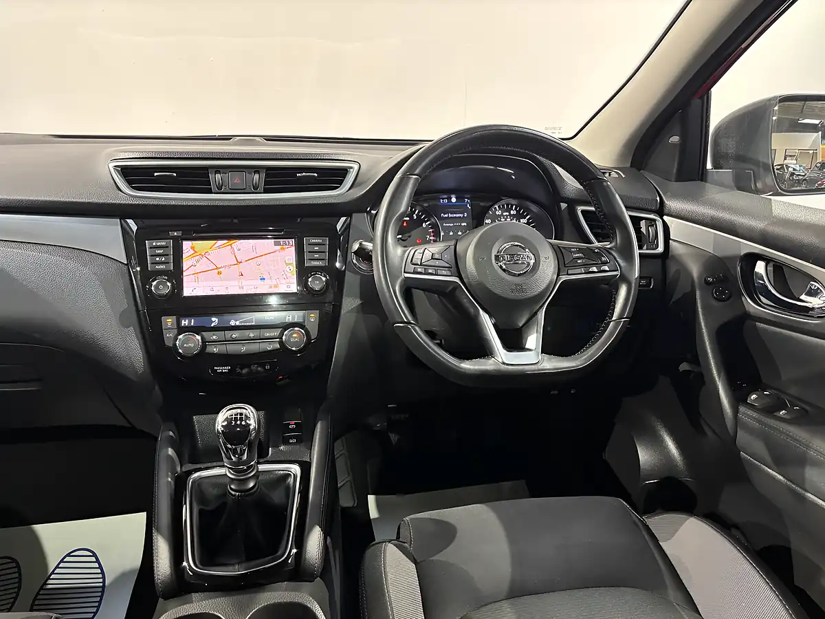 Used 2019 Nissan Qashqai N-Connecta Magnetic Red - Interior and Exterior details 15