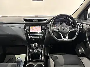 Used 2019 Nissan Qashqai N-Connecta Magnetic Red - Interior and Exterior details 16