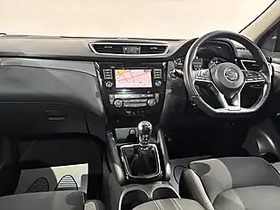 Used 2019 Nissan Qashqai N-Connecta Magnetic Red - Interior and Exterior details 17