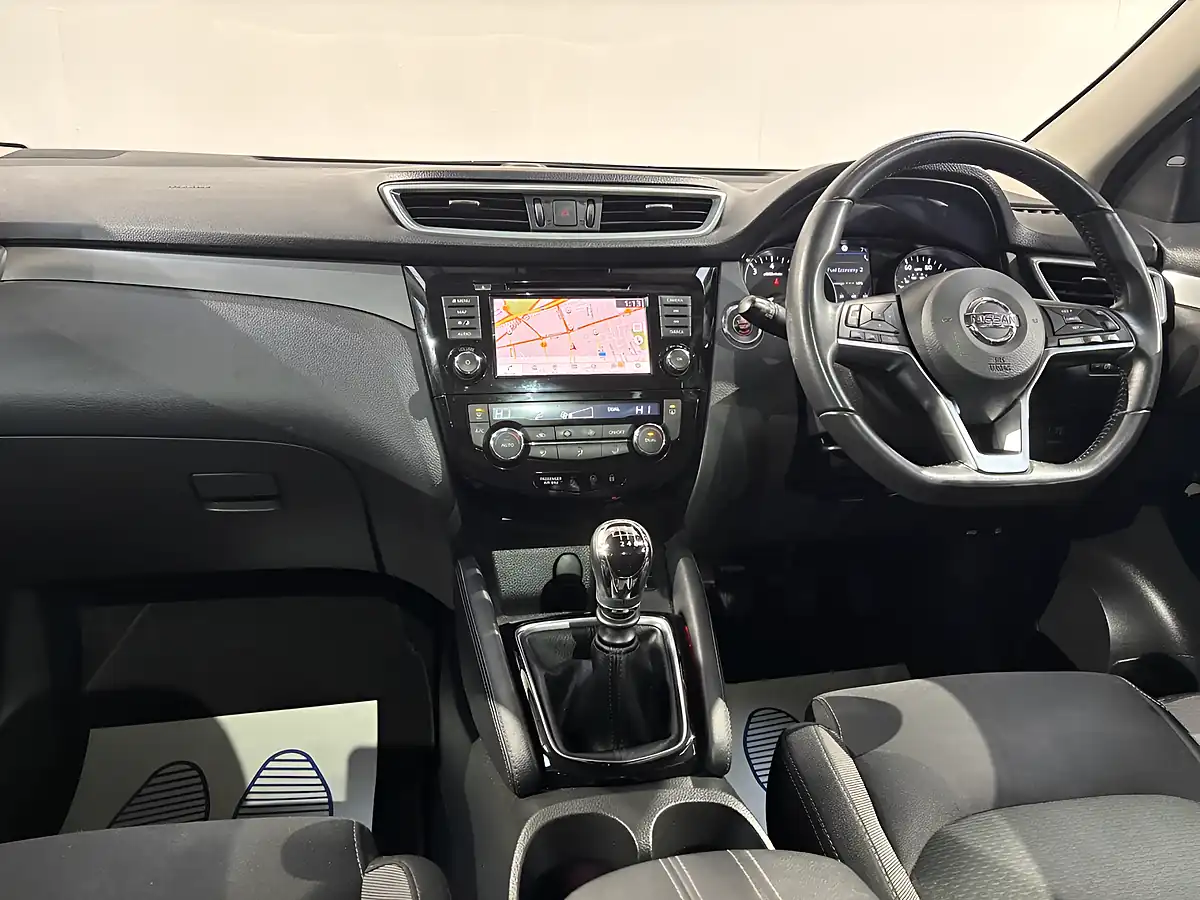Used 2019 Nissan Qashqai N-Connecta Magnetic Red - Interior and Exterior details 17