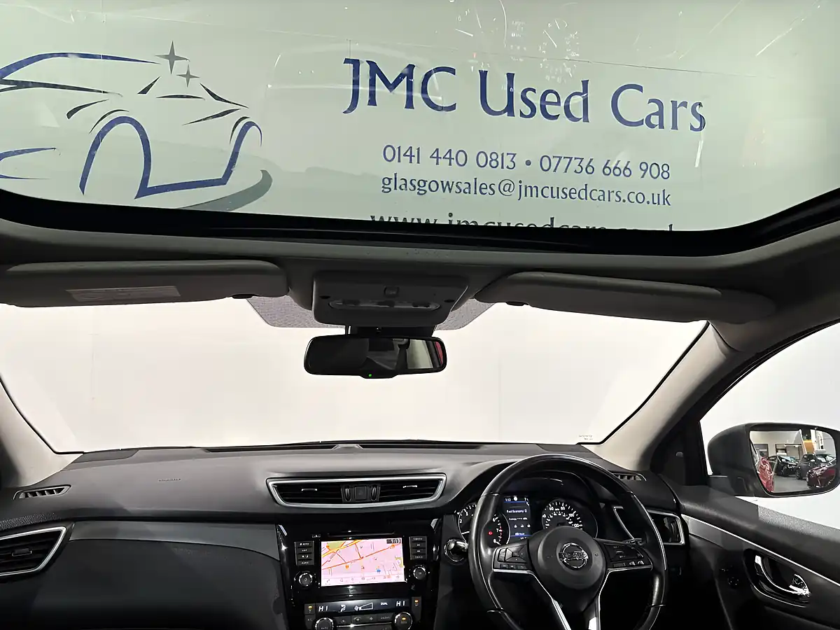 Used 2019 Nissan Qashqai N-Connecta Magnetic Red - Interior and Exterior details 18