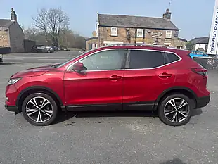 Used 2019 Nissan Qashqai N-Connecta Magnetic Red - Interior and Exterior details 11