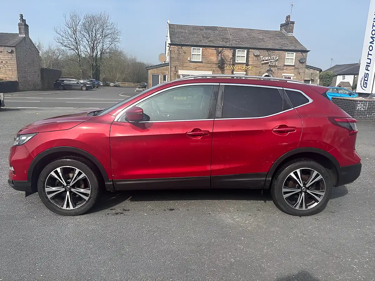 Used 2019 Nissan Qashqai N-Connecta Magnetic Red - Interior and Exterior details 11