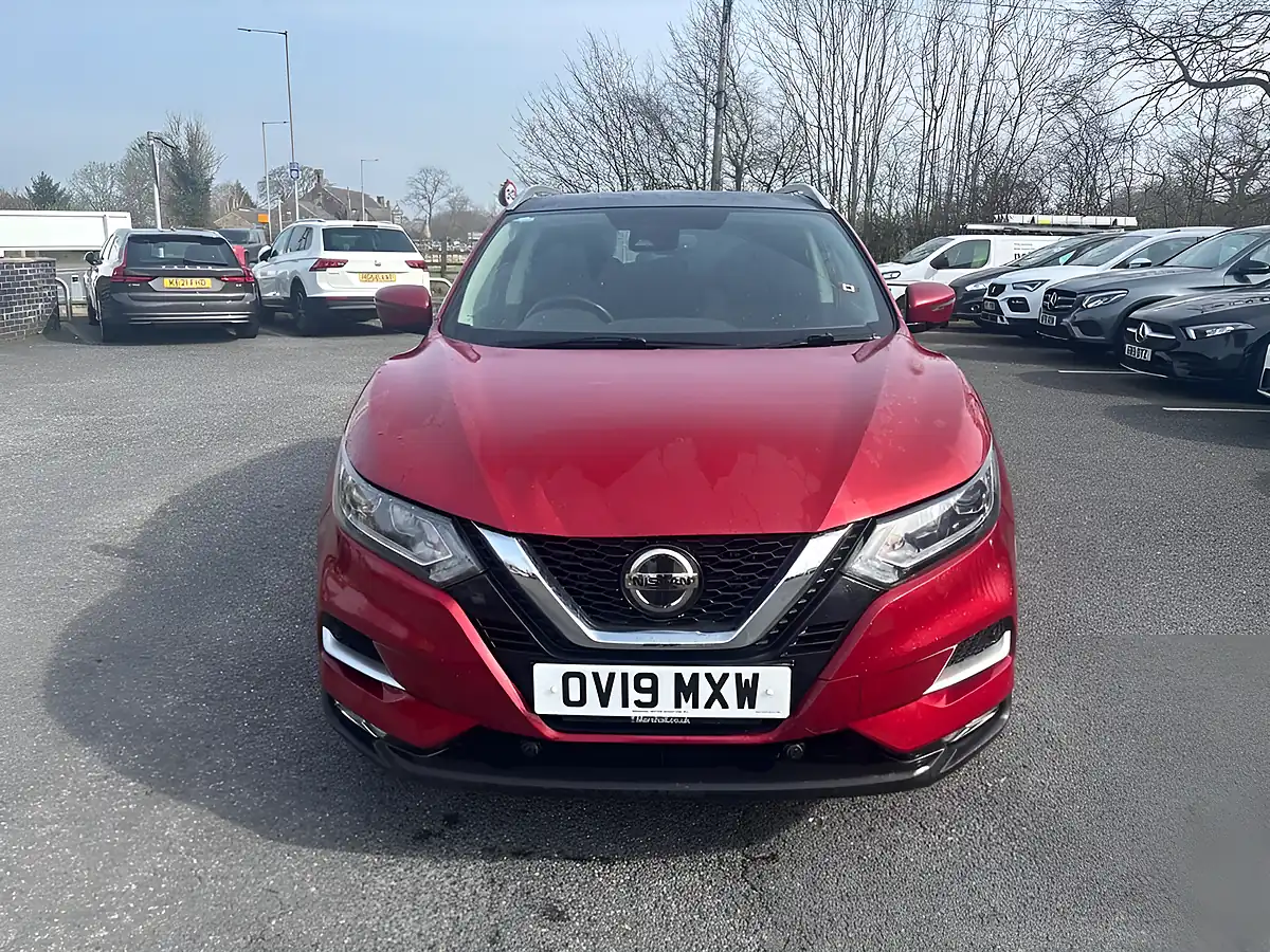 Used 2019 Nissan Qashqai N-Connecta Magnetic Red - Interior and Exterior details 13