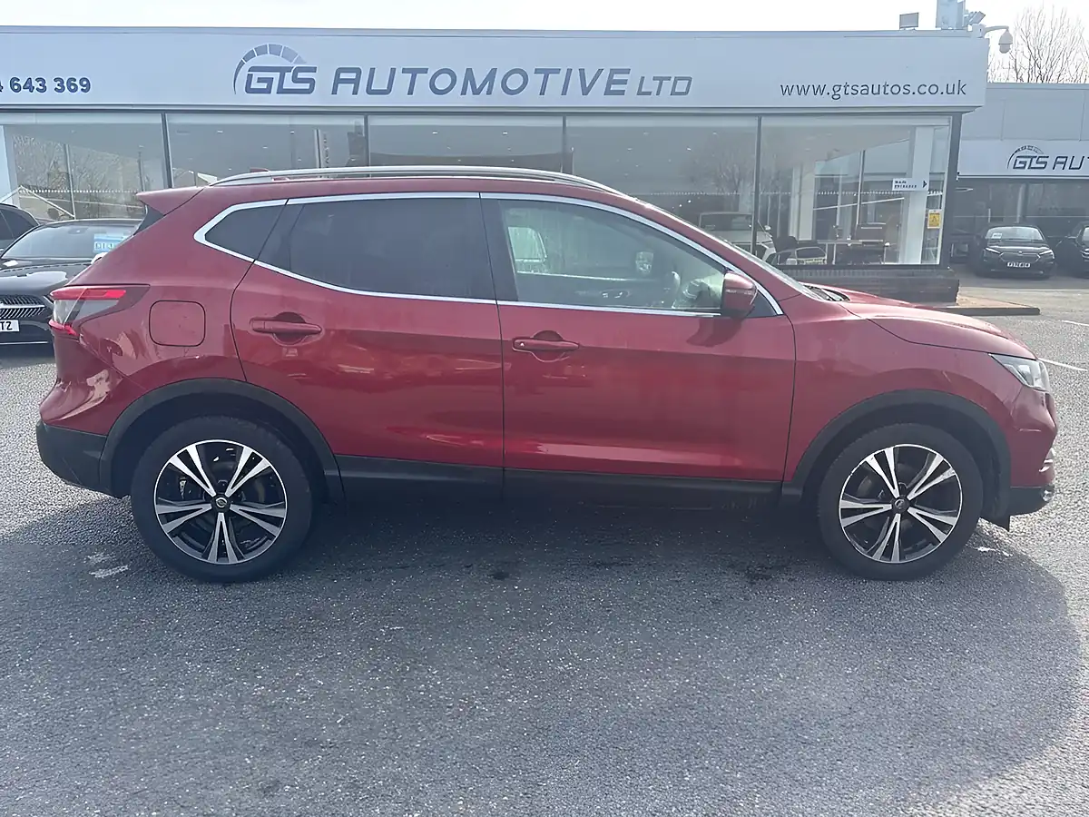 Used 2019 Nissan Qashqai N-Connecta Magnetic Red - Interior and Exterior details 15