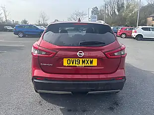 Used 2019 Nissan Qashqai N-Connecta Magnetic Red - Interior and Exterior details 19