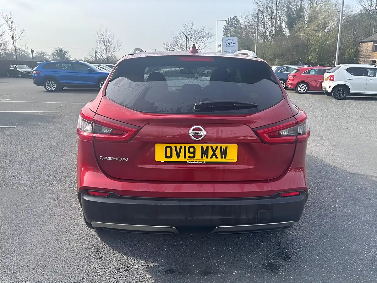 Used 2019 Nissan Qashqai N-Connecta Magnetic Red - Interior and Exterior details 19