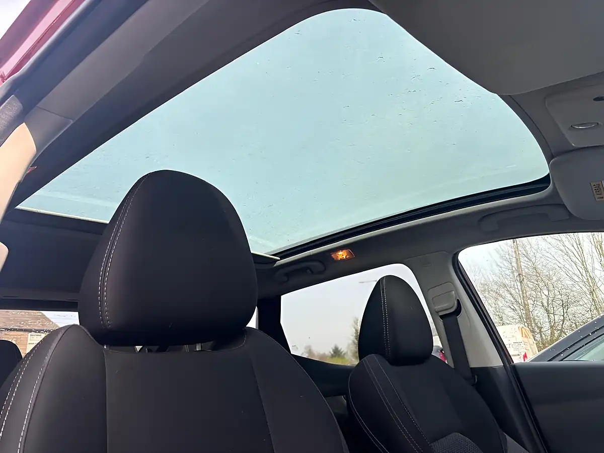 Used 2019 Nissan Qashqai N-Connecta Magnetic Red - Interior and Exterior details 5