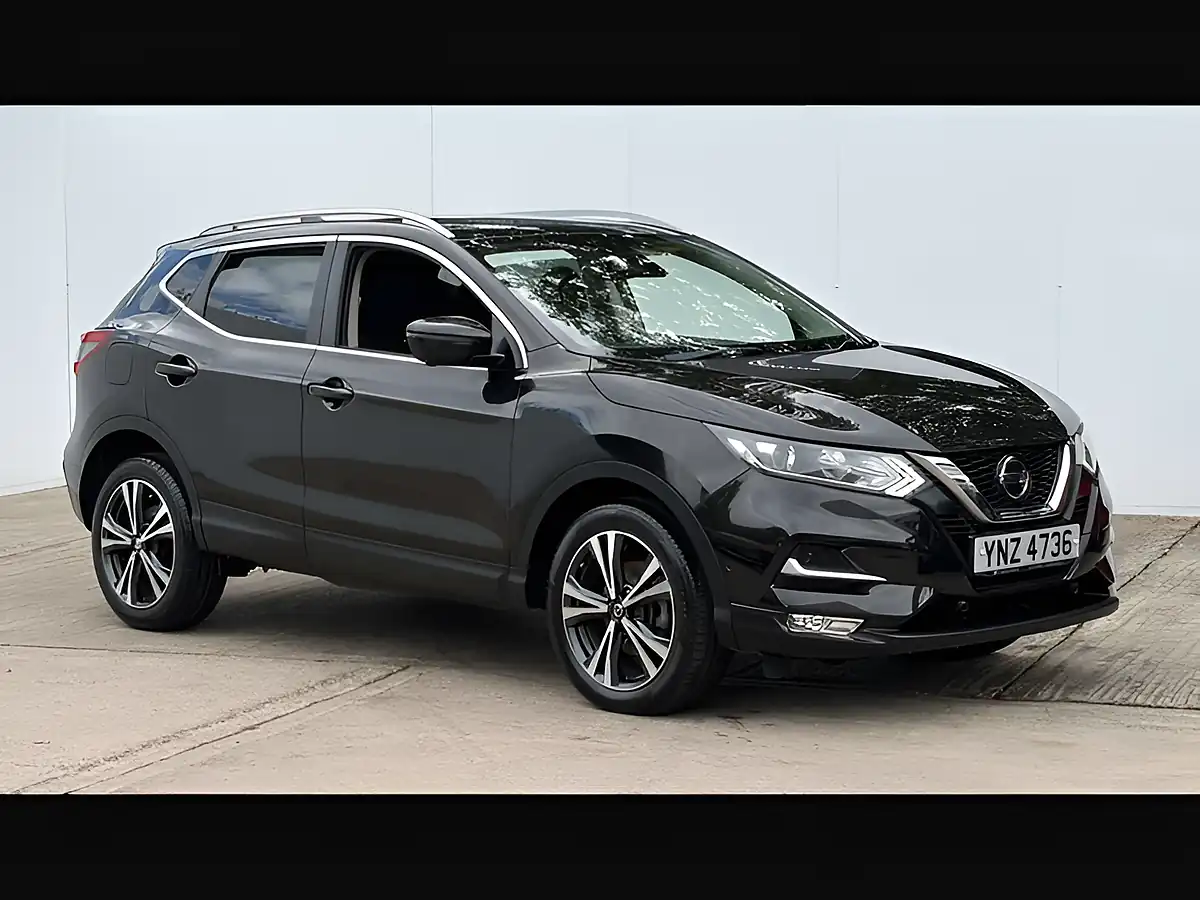 Used 2019 Nissan Qashqai N-Connecta Pearl Black - Front View