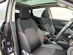 Used 2019 Nissan Qashqai N-Connecta Pearl Black - Interior and Exterior details 10