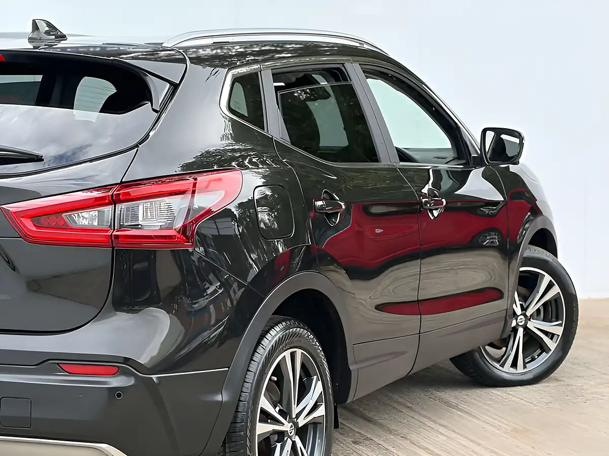 Used 2019 Nissan Qashqai N-Connecta Pearl Black - Interior and Exterior details 13