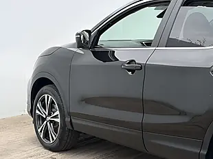 Used 2019 Nissan Qashqai N-Connecta Pearl Black - Interior and Exterior details 17