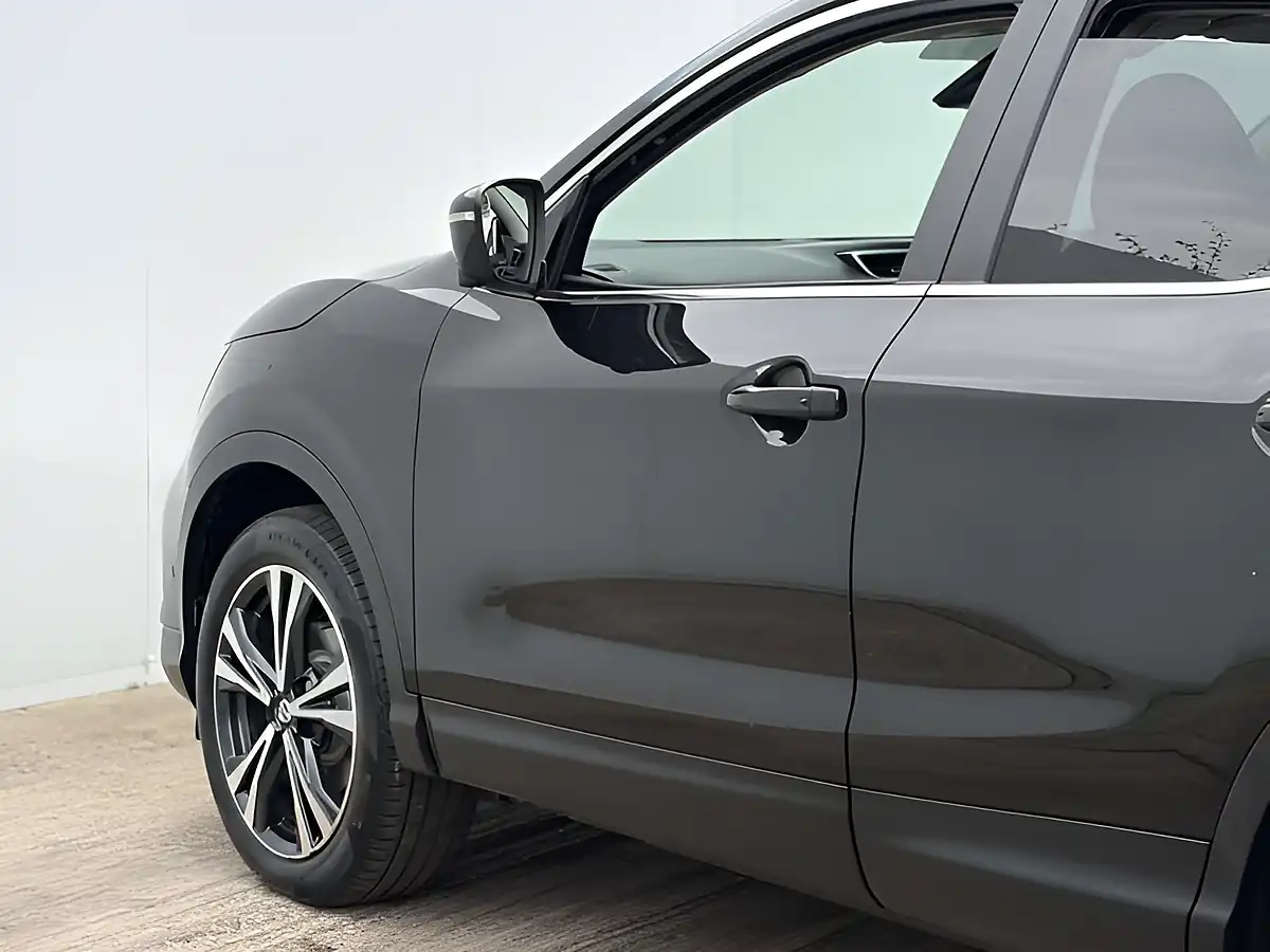 Used 2019 Nissan Qashqai N-Connecta Pearl Black - Interior and Exterior details 17