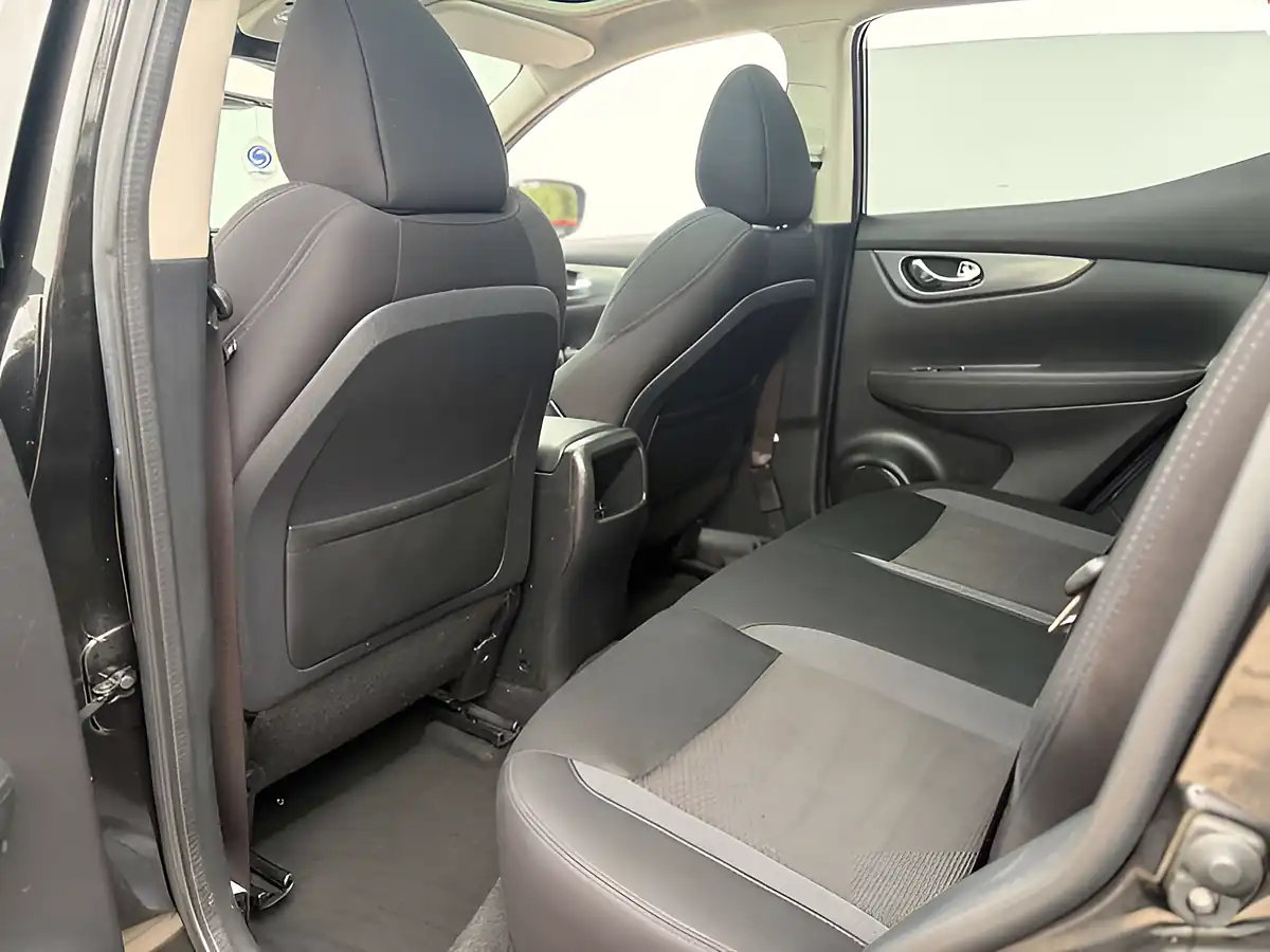 Used 2019 Nissan Qashqai N-Connecta Pearl Black - Interior and Exterior details 18