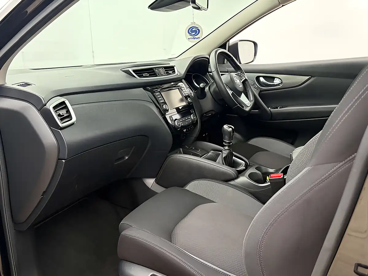 Used 2019 Nissan Qashqai N-Connecta Pearl Black - Interior and Exterior details 19