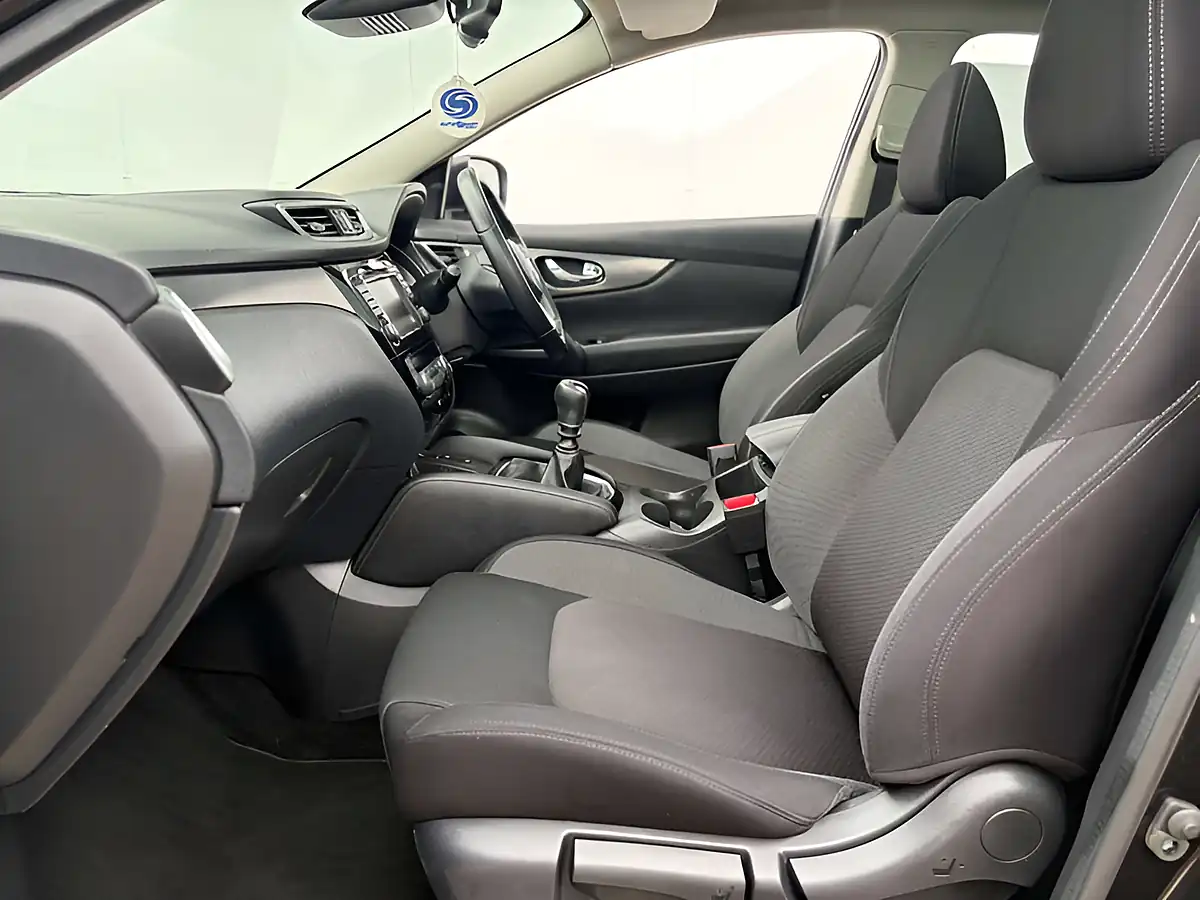 Used 2019 Nissan Qashqai N-Connecta Pearl Black - Interior and Exterior details 20