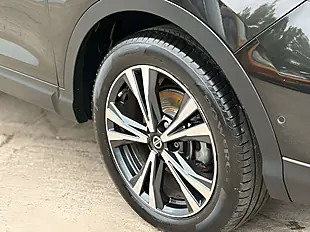 Used 2019 Nissan Qashqai N-Connecta Pearl Black - Interior and Exterior details 6
