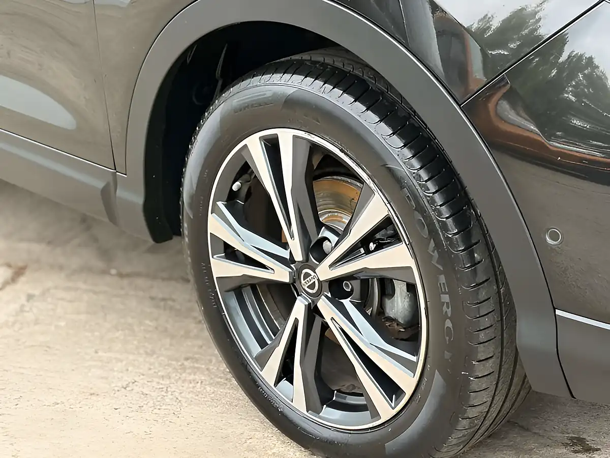 Used 2019 Nissan Qashqai N-Connecta Pearl Black - Interior and Exterior details 6