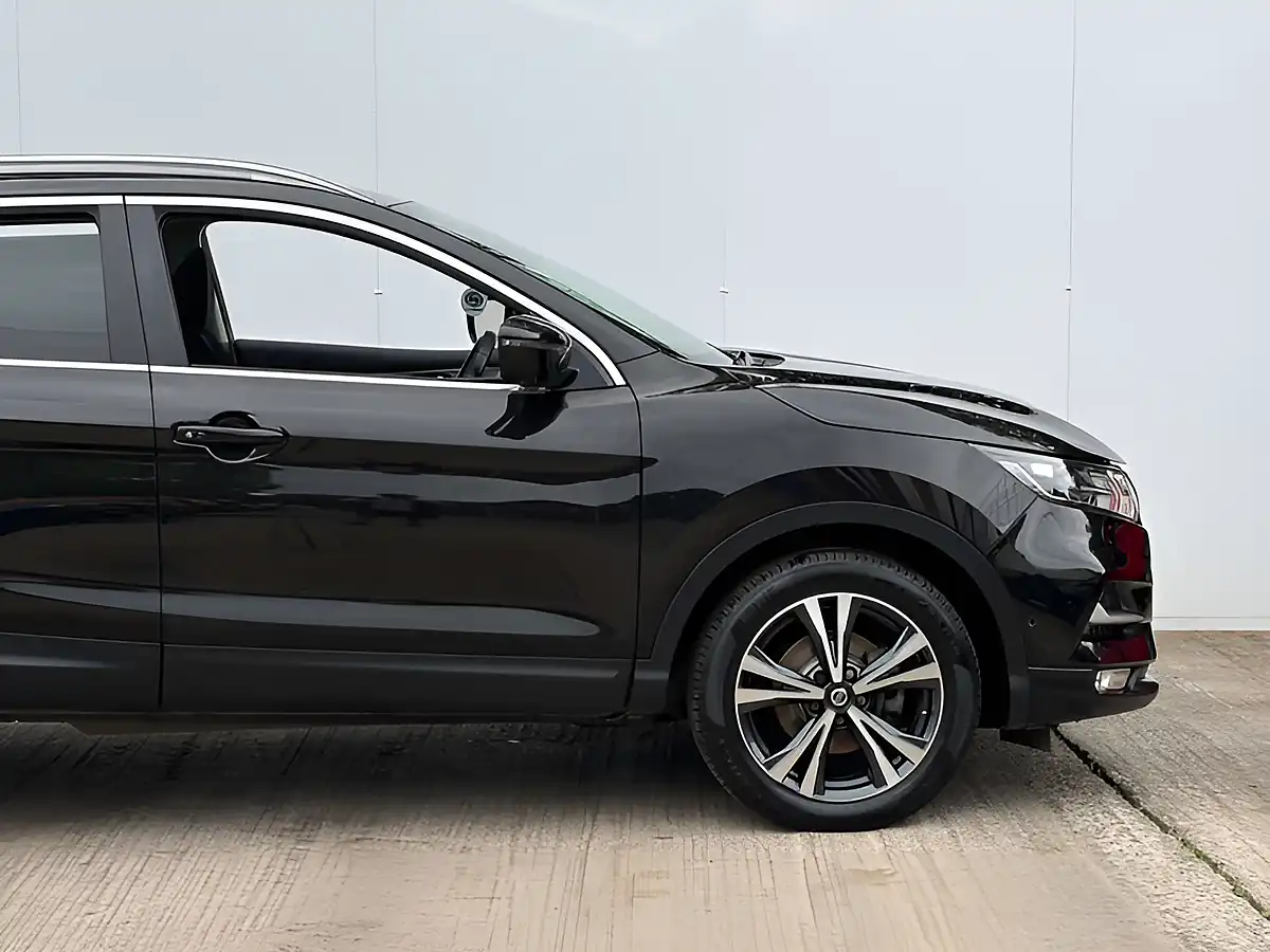 Used 2019 Nissan Qashqai N-Connecta Pearl Black - Interior and Exterior details 8