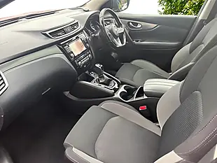 Used 2019 Nissan Qashqai N-Connecta Red - Interior and Exterior details 10