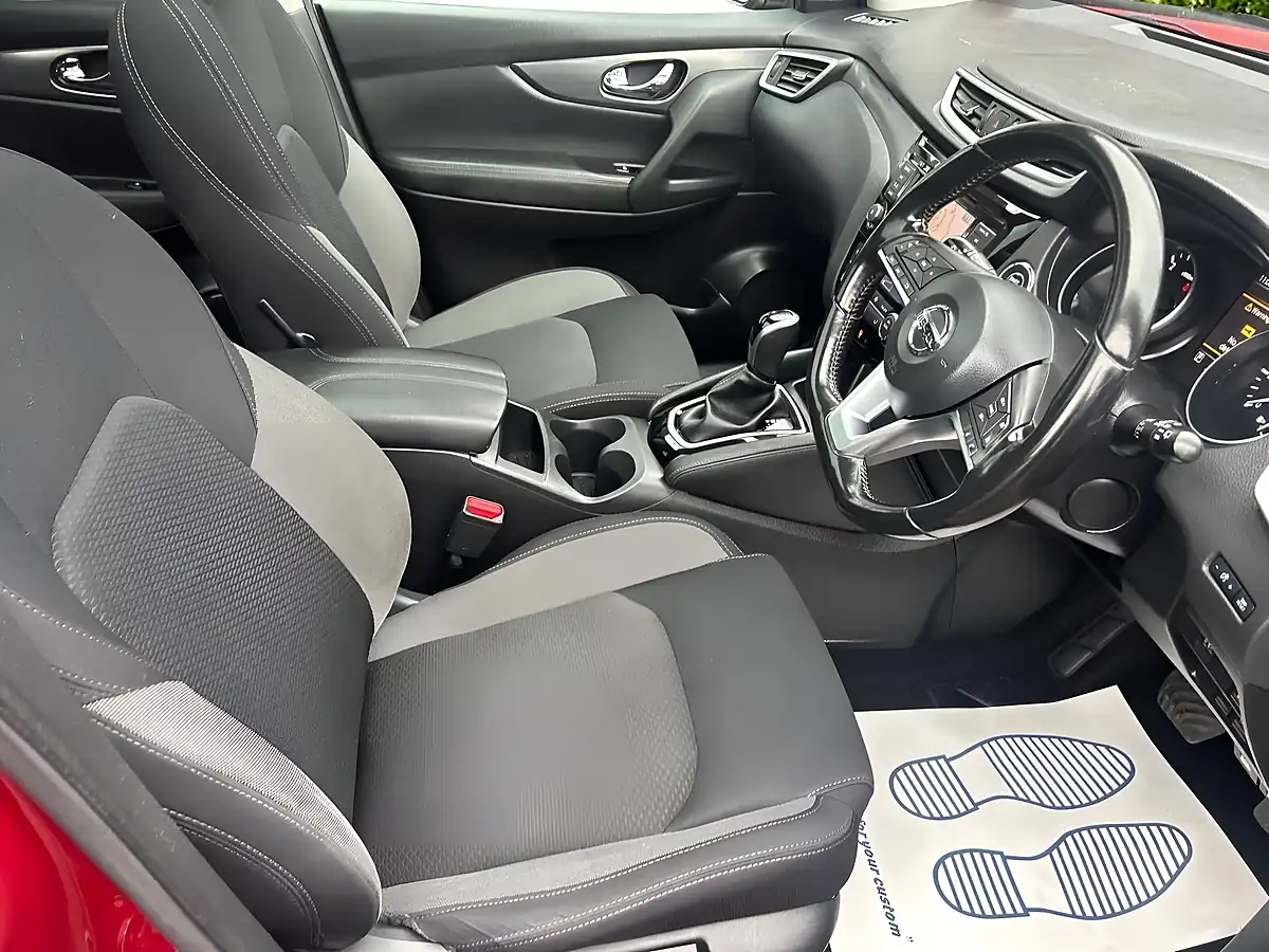 Used 2019 Nissan Qashqai N-Connecta Red - Interior and Exterior details 11