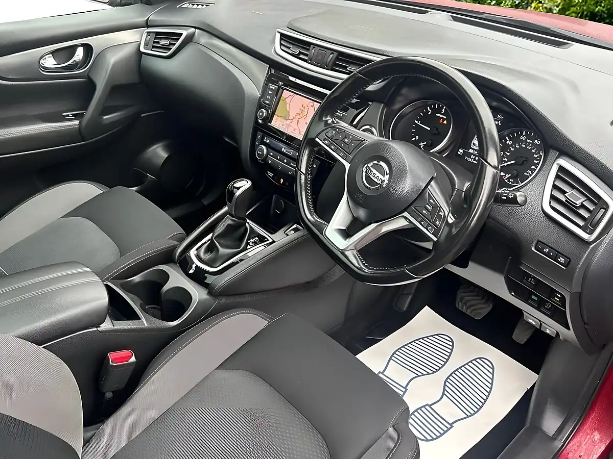 Used 2019 Nissan Qashqai N-Connecta Red - Interior and Exterior details 12