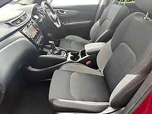 Used 2019 Nissan Qashqai N-Connecta Red - Interior and Exterior details 13