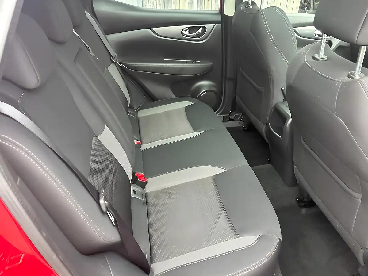 Used 2019 Nissan Qashqai N-Connecta Red - Interior and Exterior details 15