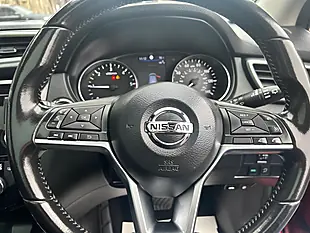Used 2019 Nissan Qashqai N-Connecta Red - Interior and Exterior details 18