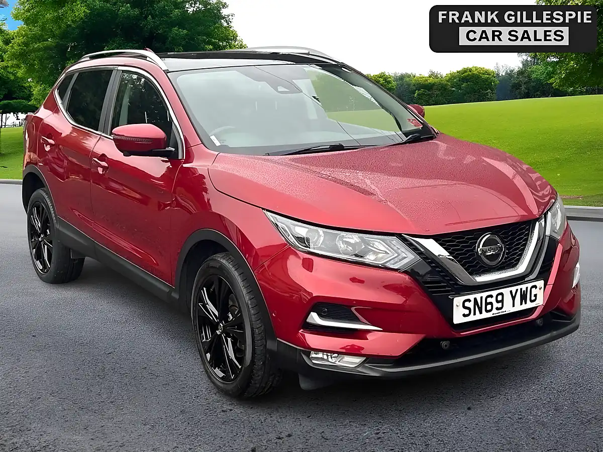 Used 2019 Nissan Qashqai N-Connecta Red - Interior and Exterior details 3