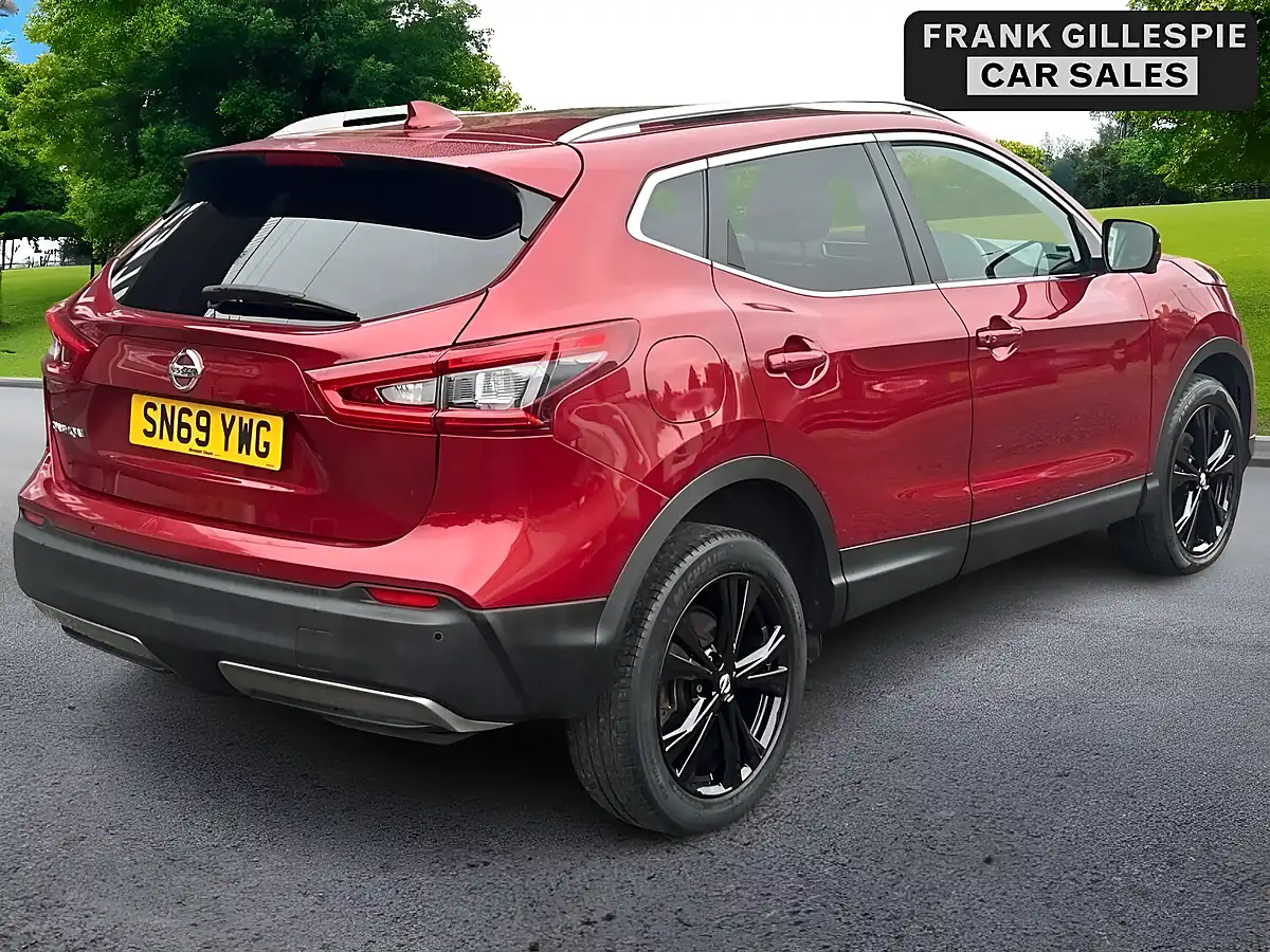 Used 2019 Nissan Qashqai N-Connecta Red - Interior and Exterior details 8