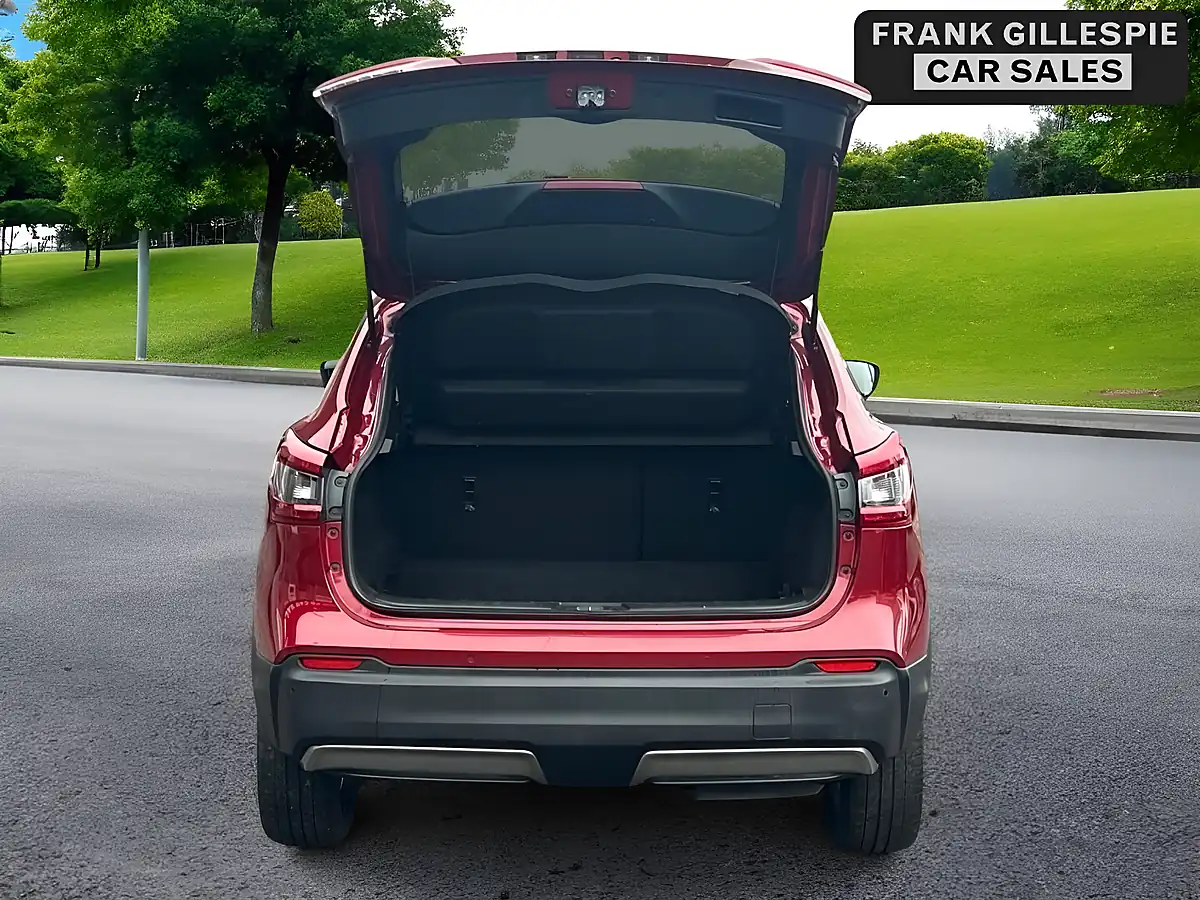 Used 2019 Nissan Qashqai N-Connecta Red - Interior and Exterior details 9