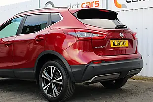 Used 2019 Nissan Qashqai N-Connecta Red - Interior and Exterior details 10