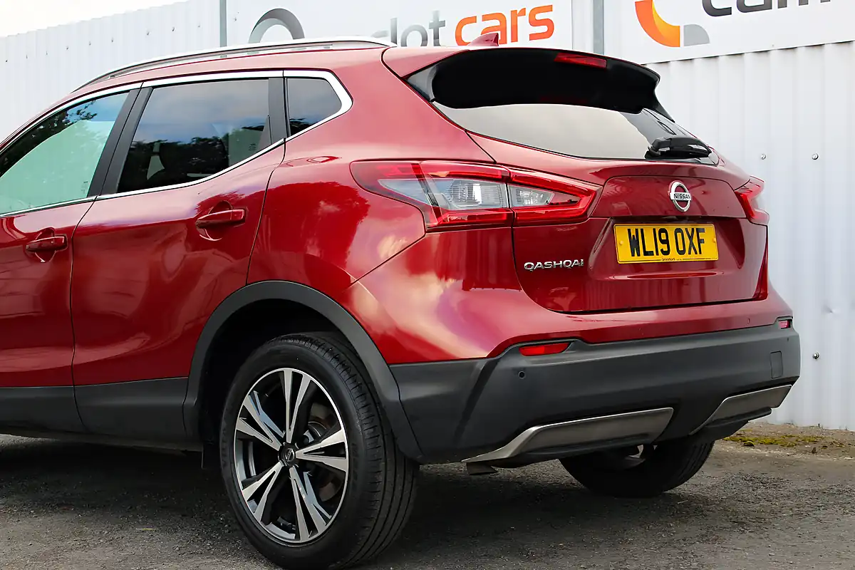 Used 2019 Nissan Qashqai N-Connecta Red - Interior and Exterior details 10